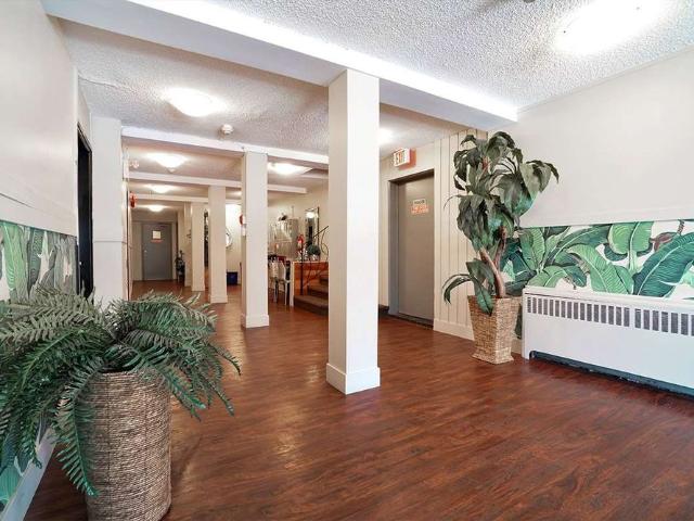 Redwood Manor 1 Bedroom