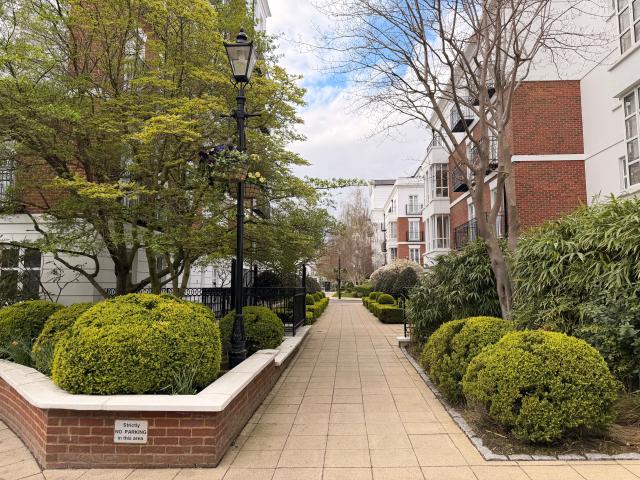 Redwood Mansions, Chantry Square, W8 Century 21 United Kingdom