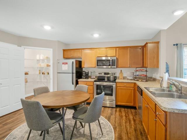 Redwood Brownsburg 2 Bedroom Apartment for Rent at 2860 Hayward Ave, Brownsburg, IN 46112