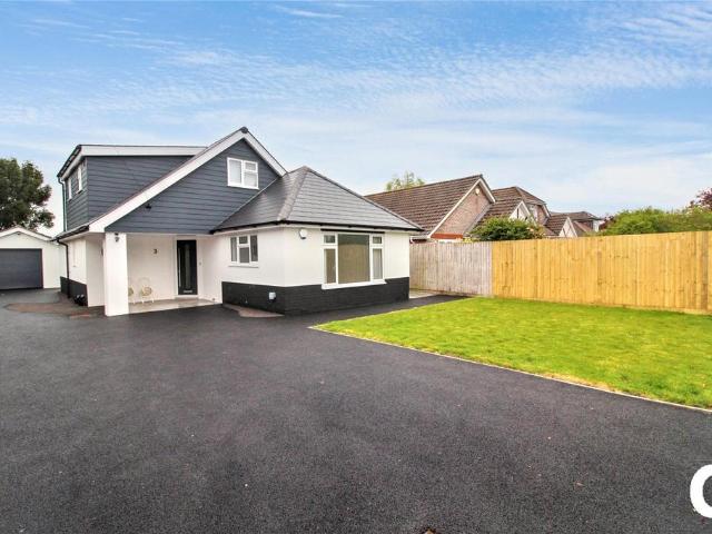 Redwood Close, Ringwood, Hampshire, BH24 3 bed detached house to rent £2,500 pcm £577 pw