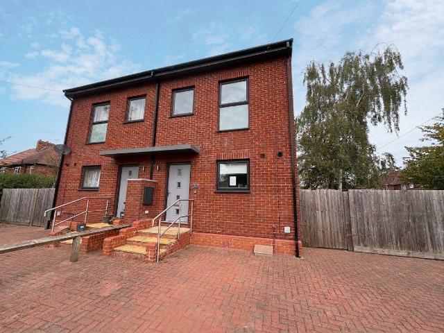 Redwood Crescent, Nottingham NG9, 3 bed semi detached house to rent, £1,300 pcm | PrimeLocation