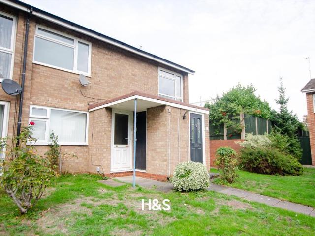 Redwood Croft, Birmingham B14 2 bed maisonette to rent £1,000 pcm £231 pw