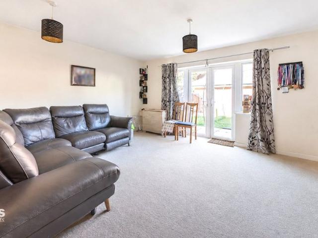 Redwood Drive, Epsom, Surrey, KT19 8FL