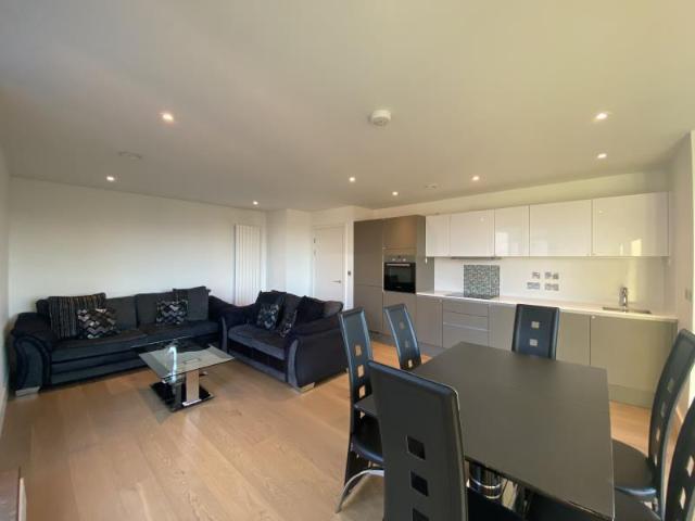 Redwood House, Emerald Gardens. 3 bed apartment to rent £3,300 pcm £762 pw