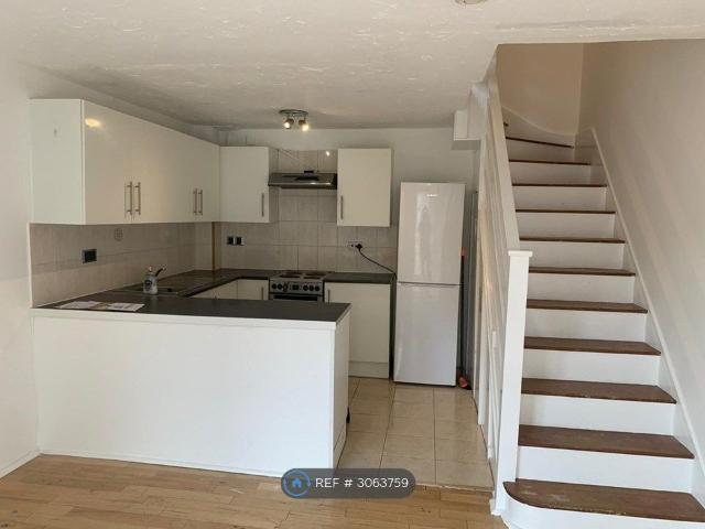 Redwood Way, Barnet EN5, 1 bed terraced house to rent, £1,450 pcm | PrimeLocation