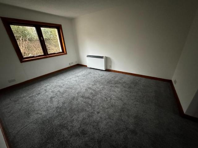 Red Admiral Court, Whitfield, Dundee. 1 bed flat to rent £525 pcm £121 pw