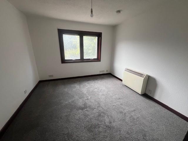 Red Admiral Court, Whitfield, Dundee. 1 bed flat to rent £575 pcm £133 pw