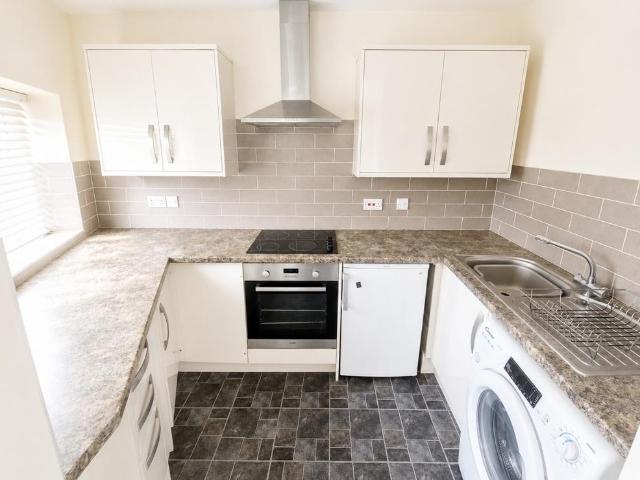 Red Bank Road, Bispham, Blackpool, FY2 2 bed flat to rent £600 pcm £138 pw
