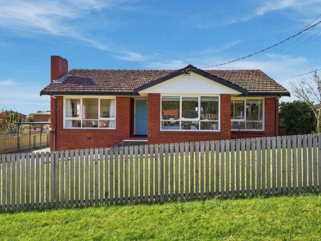Red Brick Charm + Mountain Views | Spacious Block + Future Potential