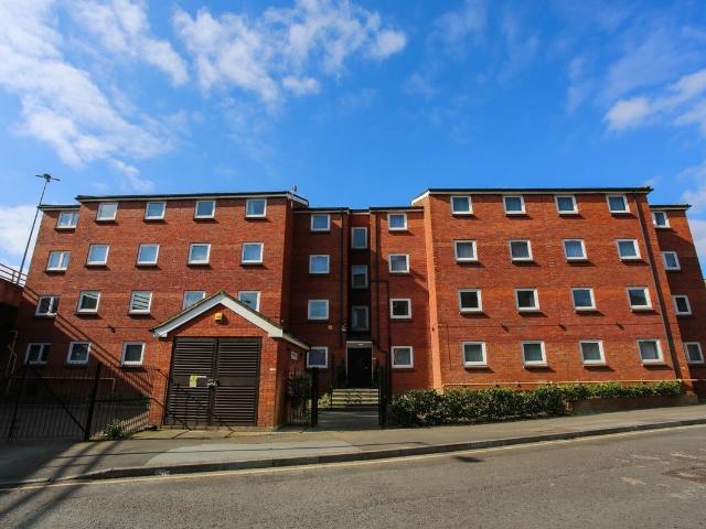 Red Brick House, 1 Lea Road, Luton, Bedfordshire LU1, Room to rent, £550 pcm | PrimeLocation