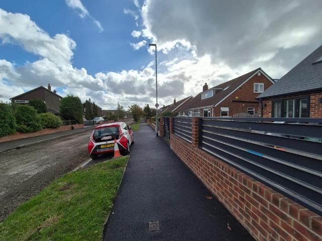 Red Hall Way, Leeds 4 bed semi detached house to rent £1,800 pcm £415 pw