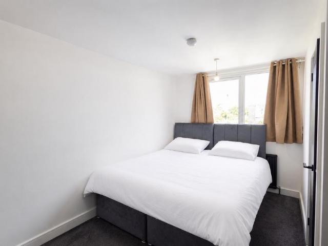 Red Hall Chase, Leeds, LS14 1NR 1 bed terraced house to rent £595 pcm £137 pw