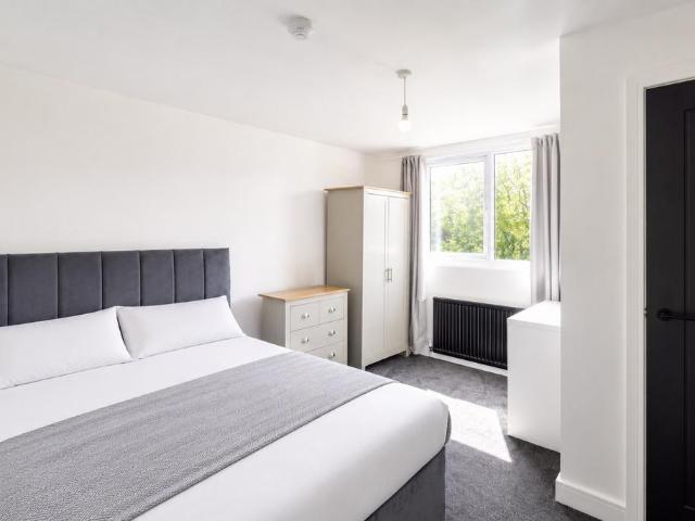 Red Hall Chase, Leeds, LS14 1NR 1 bed terraced house to rent £595 pcm £137 pw