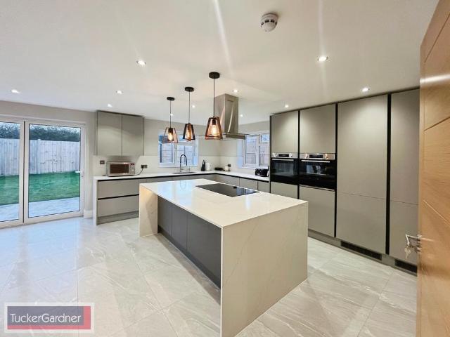 Red Hill Close, CAMBRIDGE, CB22 5 bed house to rent £3,000 pcm £692 pw