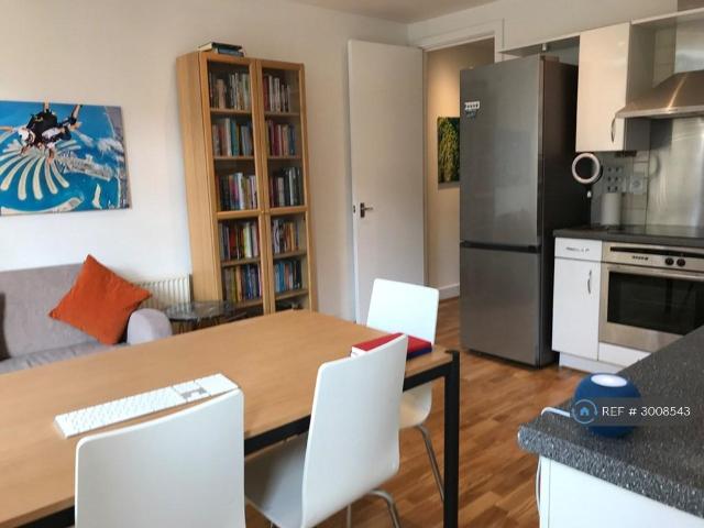 Red Lion Square, London, WC1R 1 bed flat to rent £2,825 pcm £652 pw