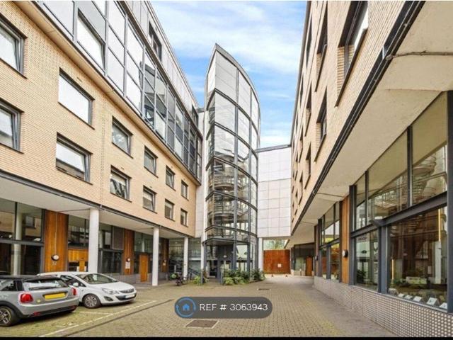 Red Lion Square, Wandsworth Town SW18, 1 bed flat to rent, £1,950 pcm | PrimeLocation
