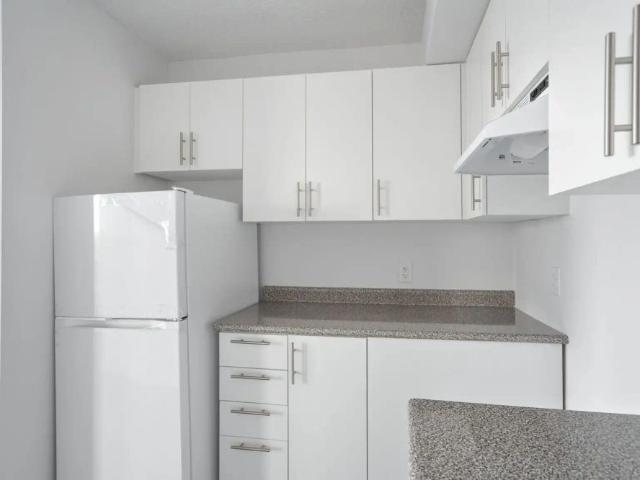 Red Top Tower Apartments — 2 Bedroom available at 5740 Cavendish Boulevard, Côte Saint Luc