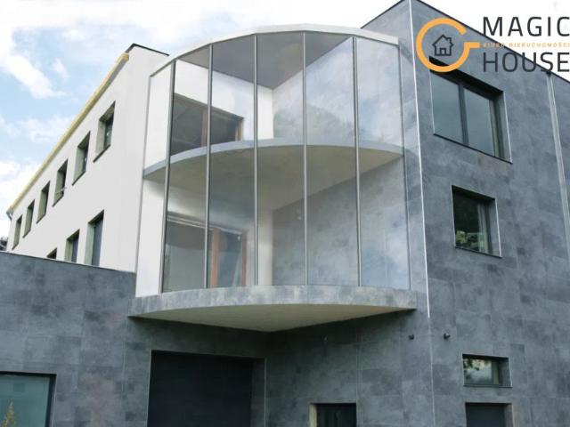 Sprzedam unikatową nieruchomość inwestycyjną 742 m² w Redzie