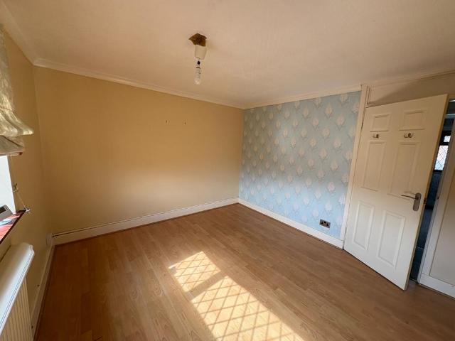 Redbrook Road, Timperley WA15 3 bed semi detached house to rent £1,250 pcm £288 pw