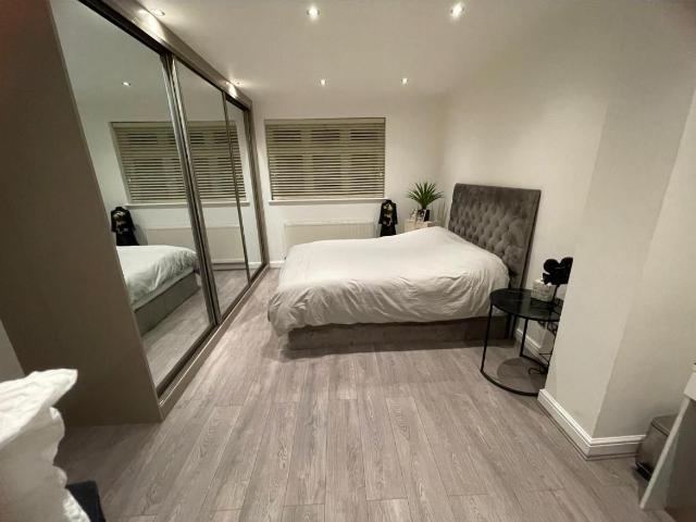 Redbridge E11, 1 bed property to rent, £1,200 pcm | PrimeLocation