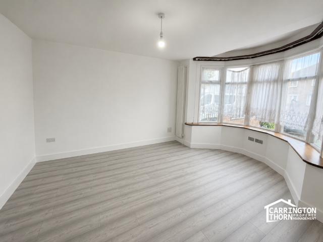 Redbridge Lane East, Ilford, IG4 3 bed flat to rent £2,650 pcm £612 pw