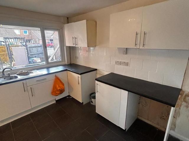 Redbridge, Stantonbury MK14 3 bed semi detached house to rent £1,450 pcm £335 pw