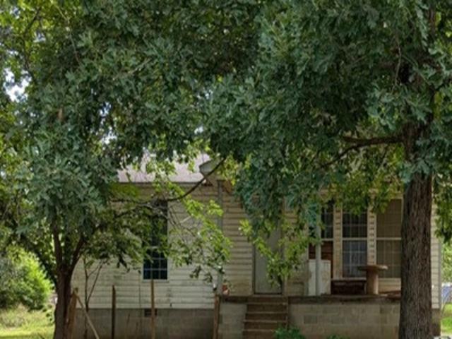 Redbud Dr