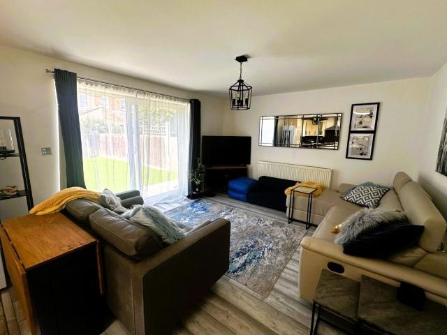 Redcliffe Gardens, Ilford IG1, 3 bed flat to rent, £2,440 pcm | PrimeLocation