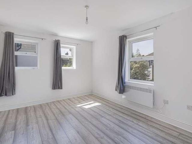 Redcliffe Gardens, Ilford, IG1