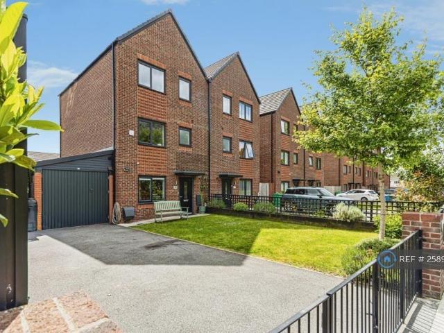 Redcliffe Drive, Manchester, M4 4 bed semi detached house to rent £2,750 pcm £635 pw