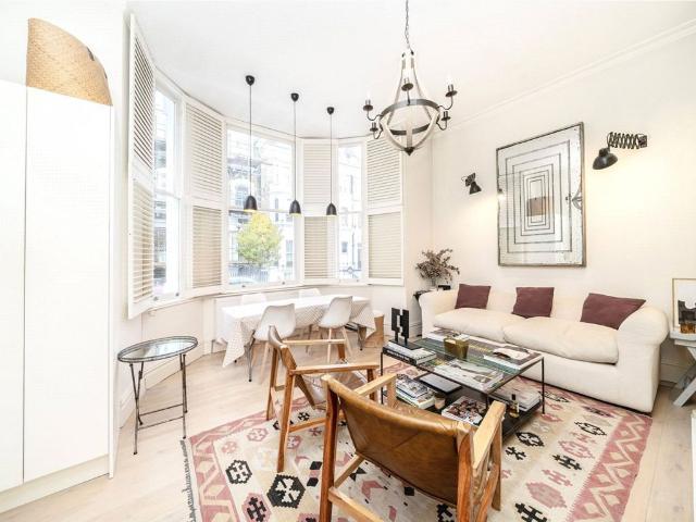 Redcliffe Square, Earls Court SW10, 1 bed flat to rent, £3,400 pcm | PrimeLocation