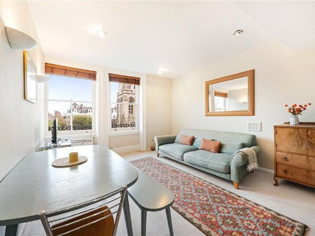 Redcliffe Square, London SW10, 2 bed flat to rent, £3,000 pcm | PrimeLocation