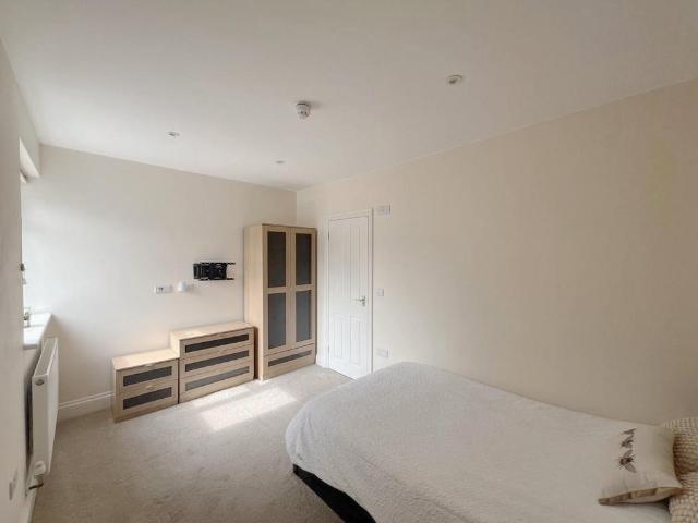 Redcliffe Street, Swindon, SN2 House share to rent £575 pcm £133 pw