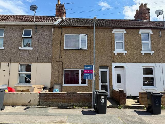 Redcliffe Street, Swindon SN2 3 bed terraced house to rent £1,250 pcm £288 pw
