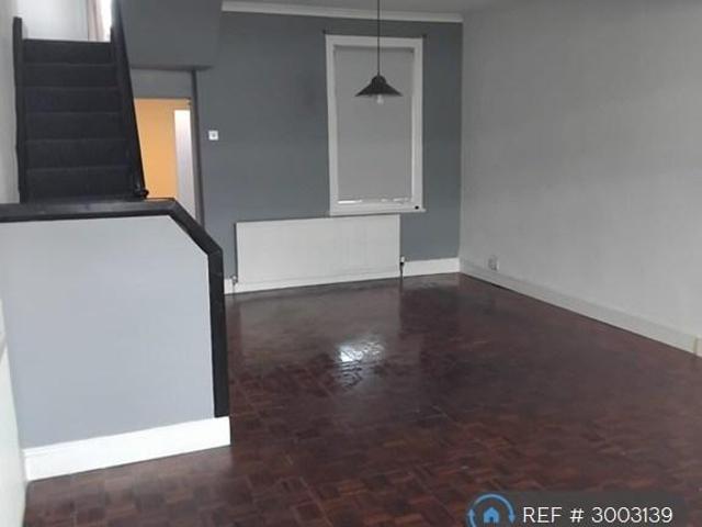 Redclyffe Road, London, E6 3 bed terraced house to rent £2,500 pcm £577 pw