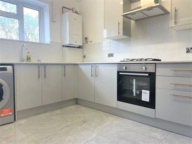 Reddington Drive, Slough SL3, 1 bed flat to rent, £1,100 pcm | PrimeLocation