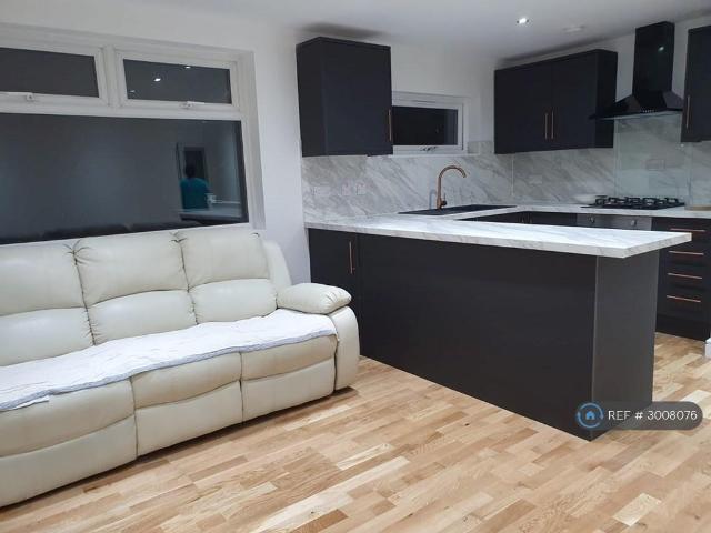Redditch Walk, Coventry, CV2 3 bed end of terrace house to rent £1,200 pcm £277 pw