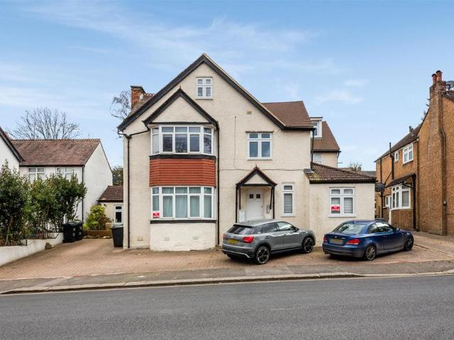 Reddown Road, Coulsdon 2 bed apartment to rent £1,700 pcm £392 pw
