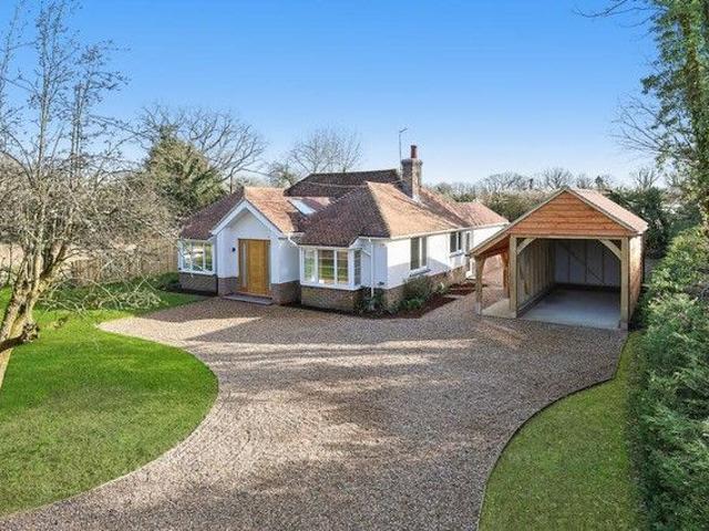 Redehall Road, Smallfield RH6, 3 bed detached bungalow to rent, £2,500 pcm | PrimeLocation