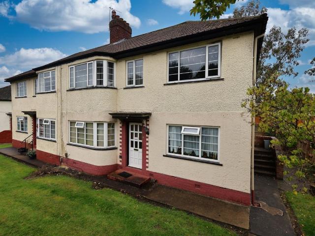Redesdale Gardens, Leeds, West Yorkshire LS16, 2 bed flat to rent, £875 pcm | PrimeLocation