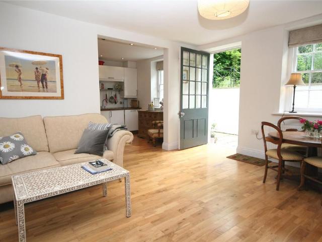 Redesdale House, 85 The Park. 3 bed apartment to rent £1,650 pcm £381 pw
