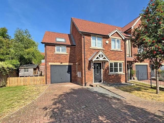 Redfearn Mews, Harrogate HG2, 4 bed end terrace house to rent, £2,000 pcm | PrimeLocation
