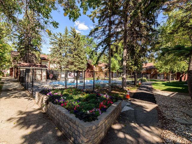 Redfern Gardens 2 Bedroom Apartment for Rent at 437 Hamilton Ave, Winnipeg, MB R2Y 2C7 Crestview