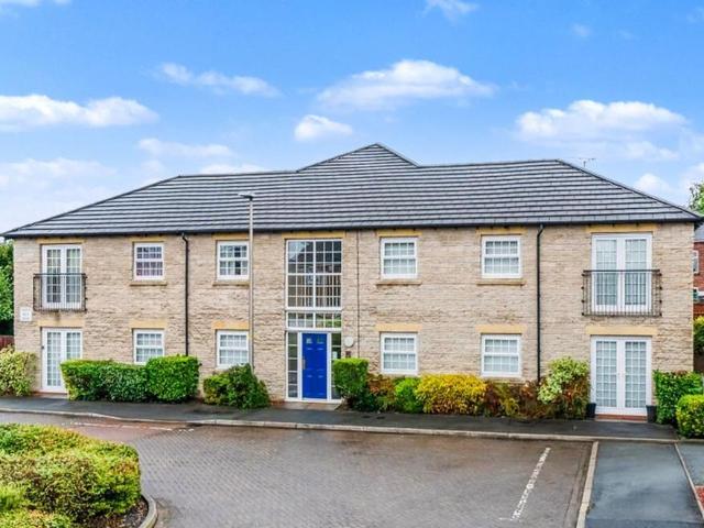 Redfield Croft, Leigh, WN7 2 bed flat to rent £900 pcm £208 pw