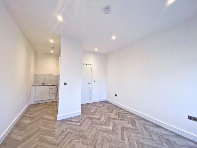 Redfields Lane, Church Crookham, Fleet, Hampshire GU52, 1 bed flat to rent, £1,050 pcm | PrimeLocation