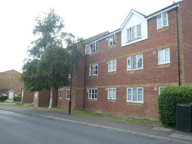 Redford Close, Feltham 1 bed flat to rent £1,200 pcm £277 pw
