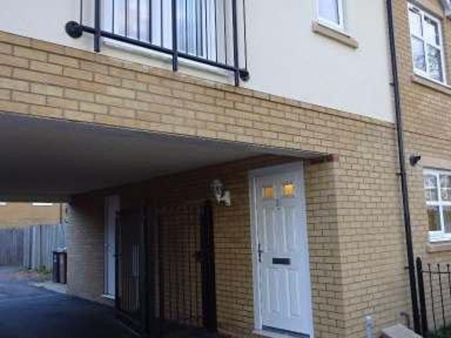 Redgrave Drive, 2 bed flat to rent £795 pcm £183 pw