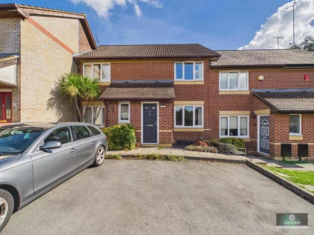 Redgrave Drive, Crawley RH10 2 bed house to rent £1,650 pcm £381 pw