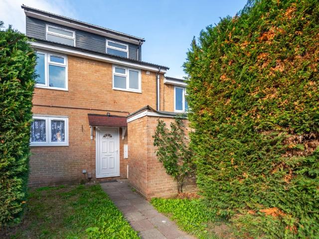 Redhill RH1, 5 bed end terrace house to rent, £2,000 pcm | PrimeLocation