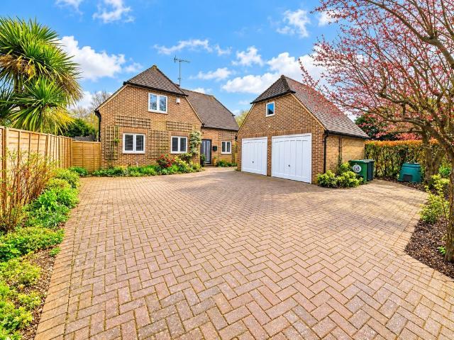Redhill Road, Rowlands Castle PO9, 3 bed detached house to rent, £2,500 pcm | PrimeLocation